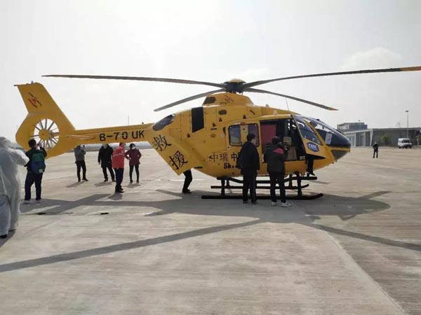中国月博防控抗疫航空救援队直飞武汉